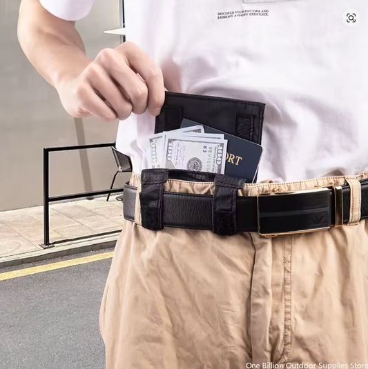 Cartera oculta sujeta al cinturón en el pantalón